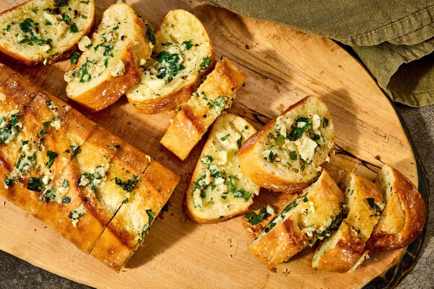parmesan garlic bread ft recipe0825 2c5ceae59ad34210886c4576e89617cd